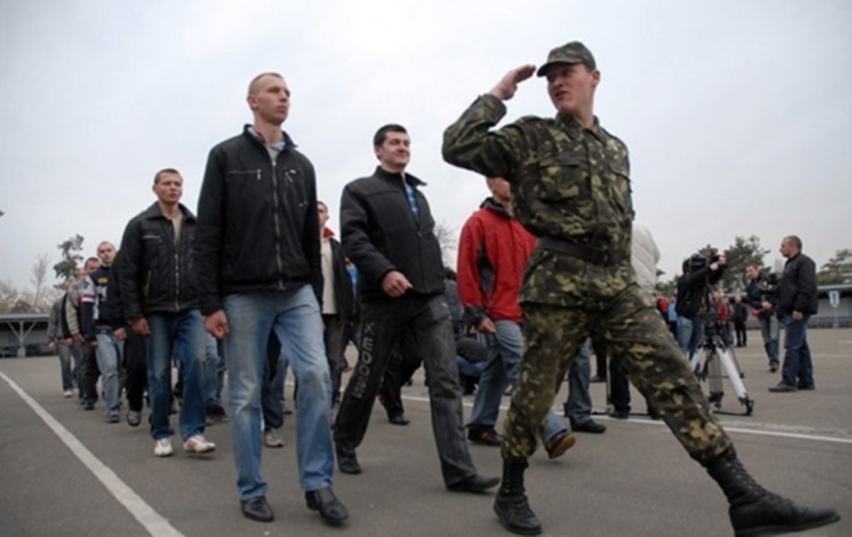 Более 14 тысяч украинцев этой весной впервые наденут военную форму