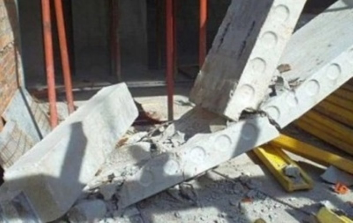 Во Львове бетонная плита упала на строителей