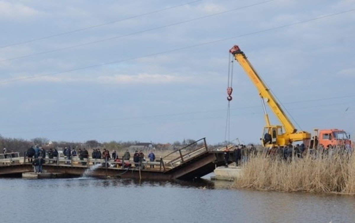 В Николаевской области обвалился мост
