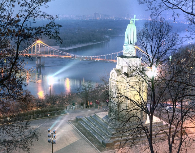 Названы сроки строительства пешеходного моста в центре Киева
