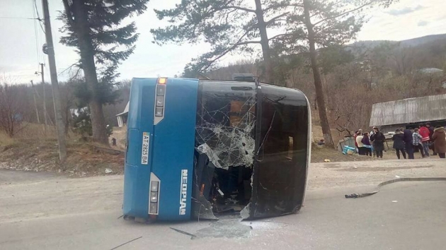 На Прикарпатье перевернулся автобус с паломниками