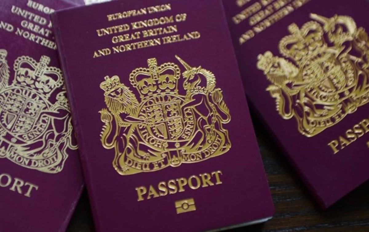 После Brexit британцы сменят обложку паспортов