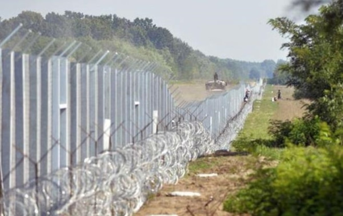 Венгрия построила вторую линию ограждения на границе с Сербией