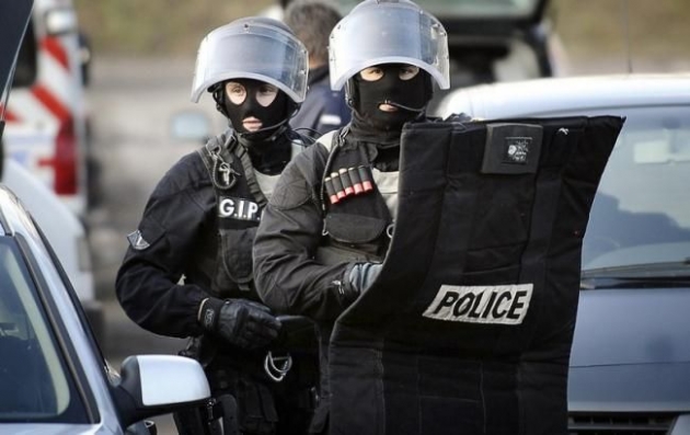 В Париже арестовали десятки демонстрантов против Ле Пен