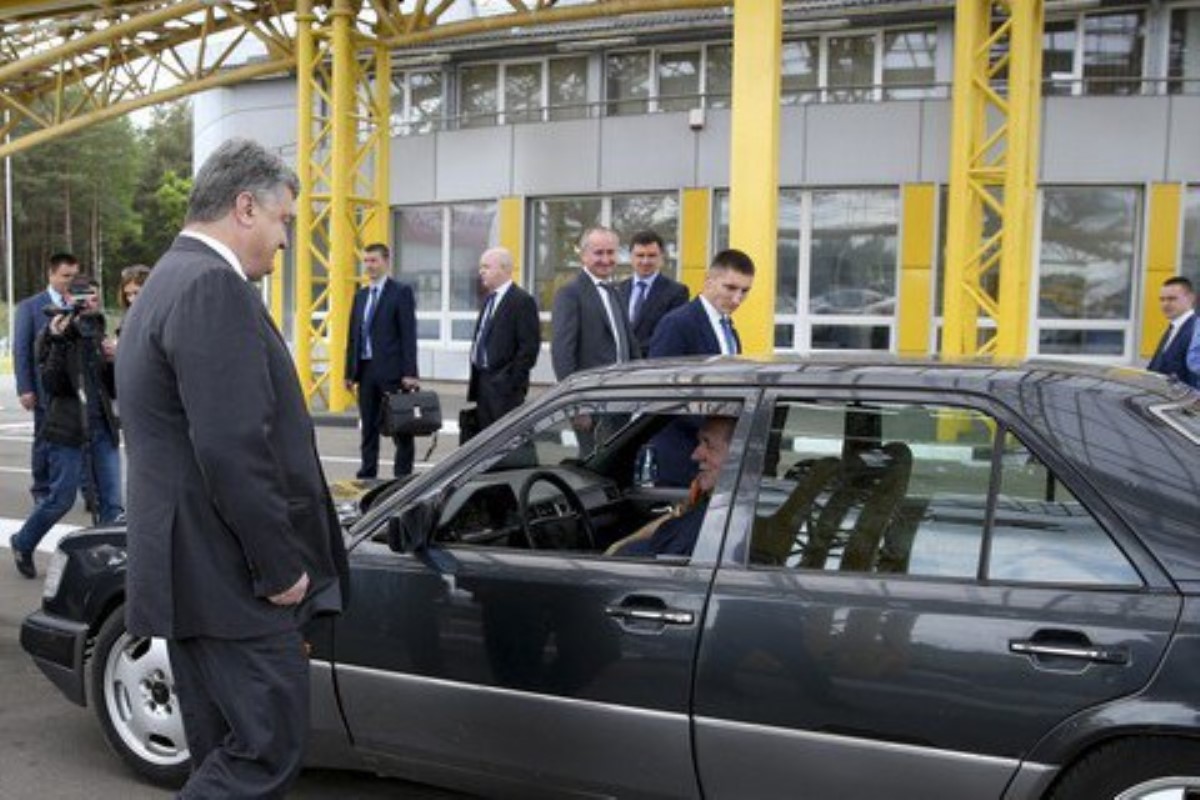 Порошенко выступил против ввоза нерастаможенных автомобилей