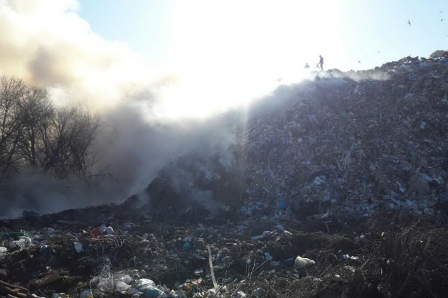 Под Харьковом горел полигон твердых бытовых отходов