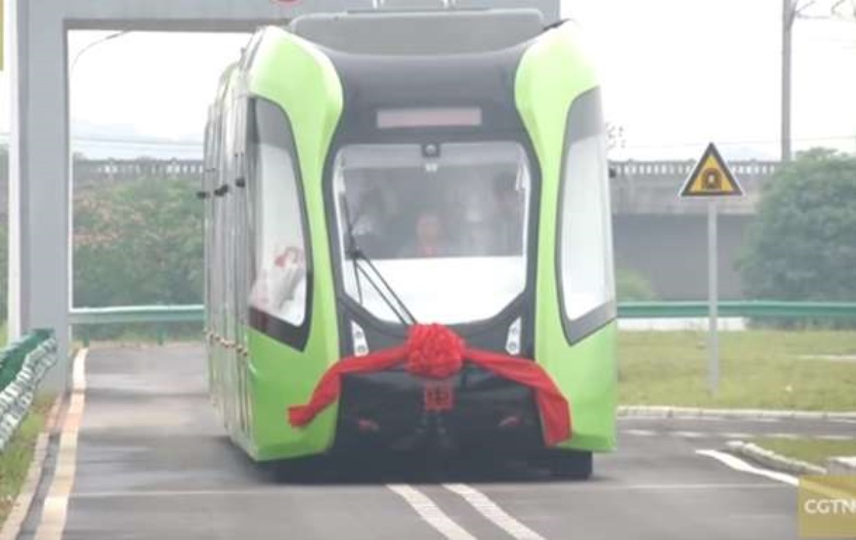 Создан первый безрельсовый беспилотный трамвай