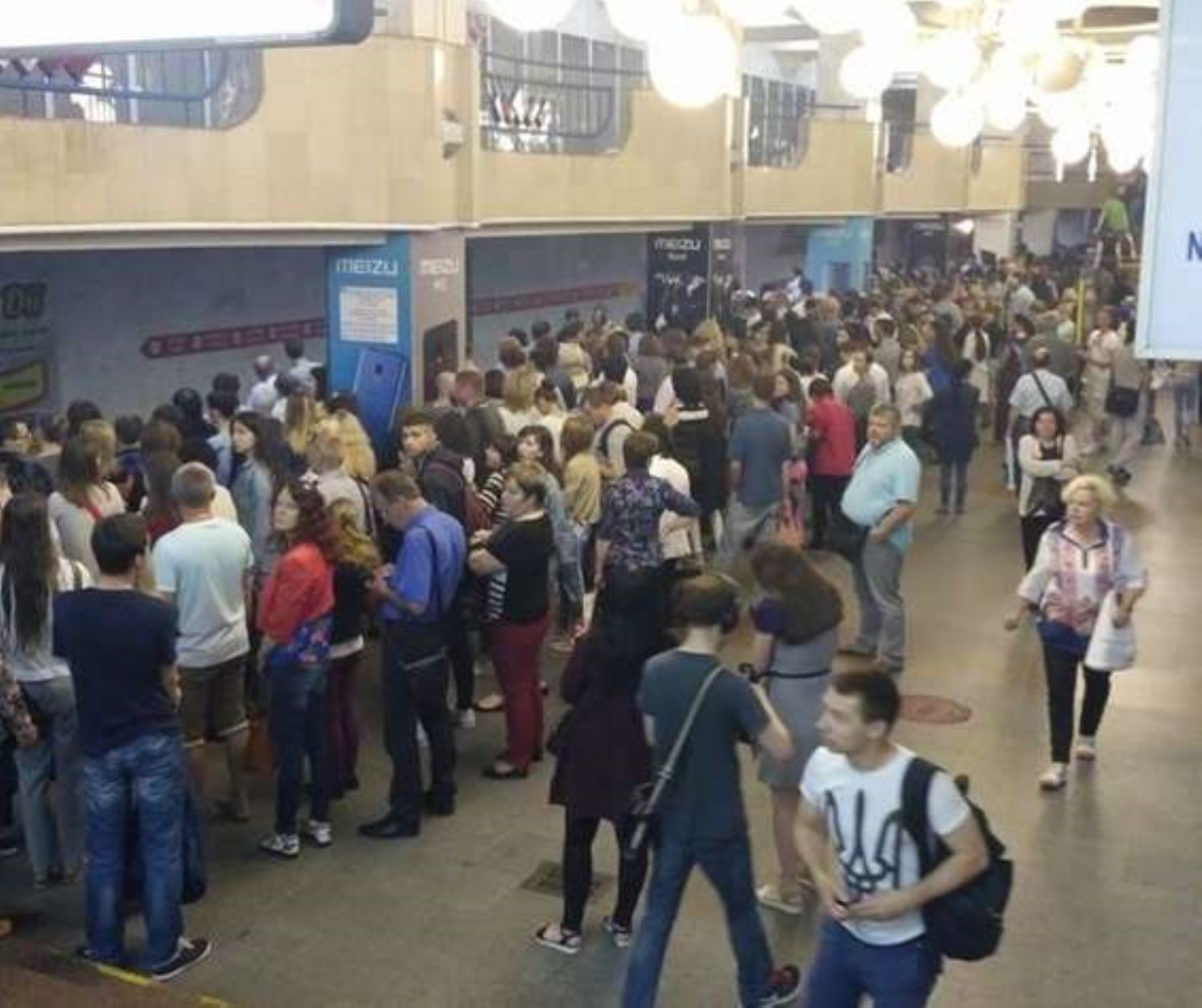 В киевском метро пасcажир бросился под поезд