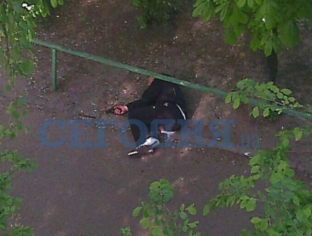 В киевском парке обнаружили спящего мужчину с пистолетом