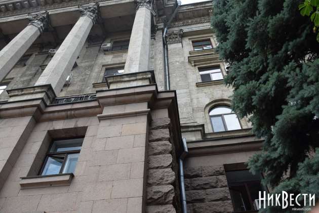 Мэр Николаева сбежал от полиции через окно своего кабинета