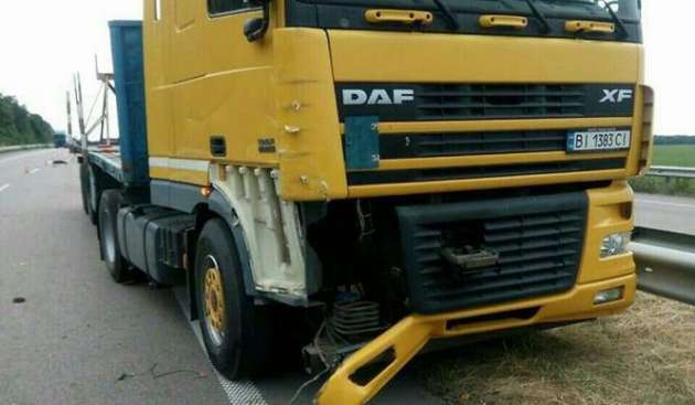 Под Киевом столкнулись два многотонных грузовика