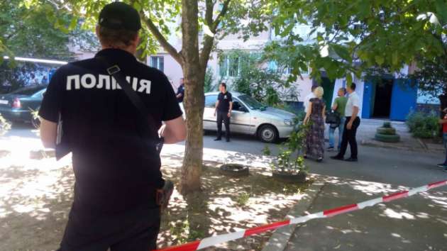 Двойное убийство в Одессе: тела погибших детей из дома выносили на руках