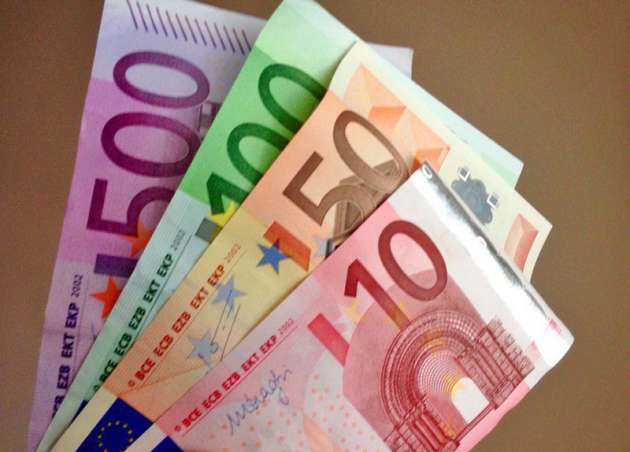 Угроза дефляции ушла: евро подорожал до максимума