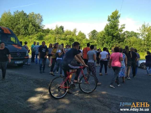 Вбивство випускниці на Тернопільщині: обурені селяни перекрили трасу