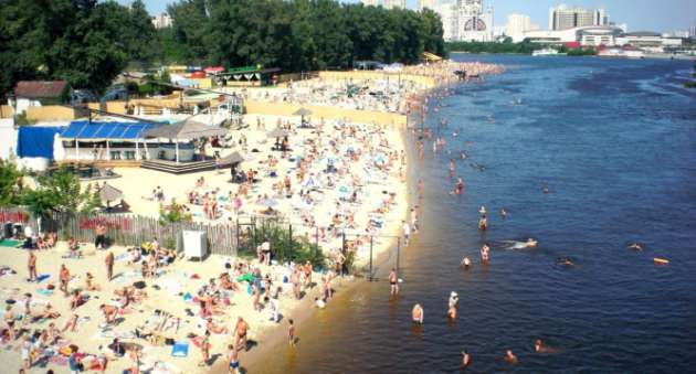 Деньги в песок: как в Киеве зарабатывают на обустройстве пляжей