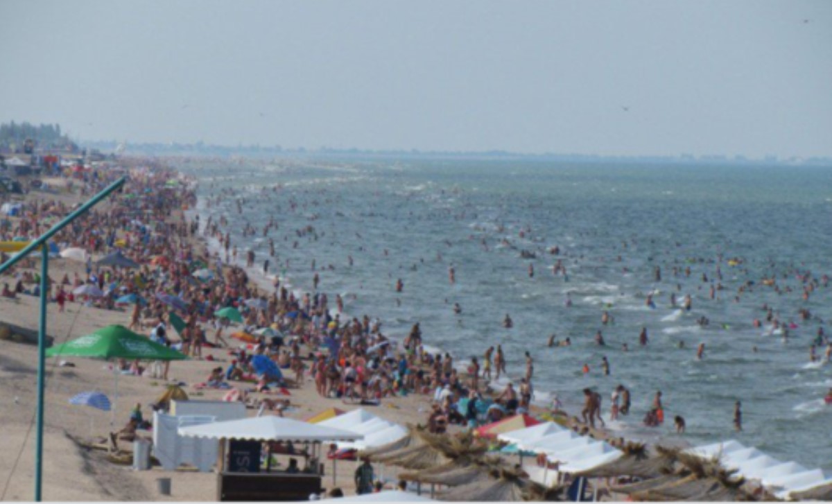 Как в Китае: в сети показали туристический "апокалипсис" на Азовском море