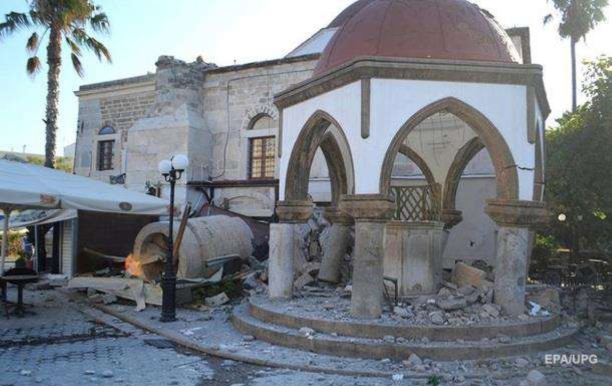 Как потрясло курорты: фото и видео землетрясения в Турции и Греции