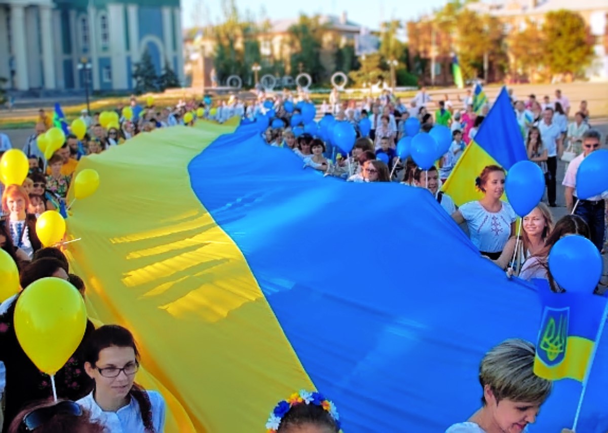 Вернули мир: Порошенко поздравил ряд городов Донбасса с третьей годовщиной освобождения