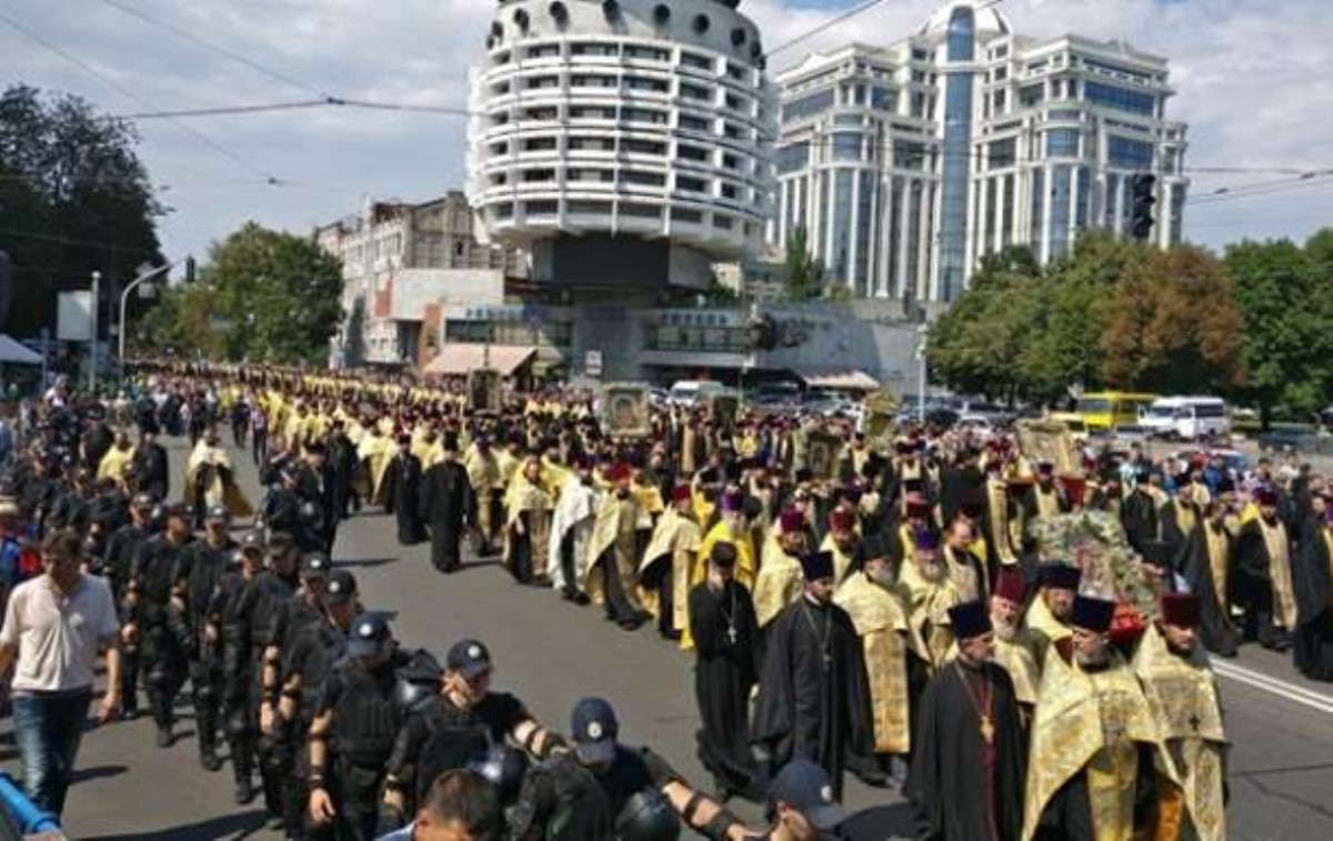 Единое православие в Украине: в УПЦ МП призвали к референдуму