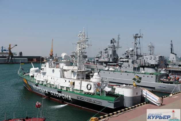 У берегов Одессы выстроились боевые корабли