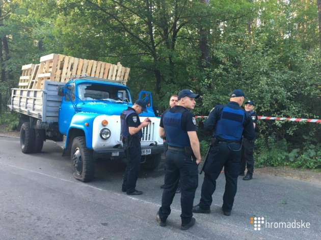 Грузовик сбивал авто, по нему стреляли: в Киеве произошла жуткая потасовка