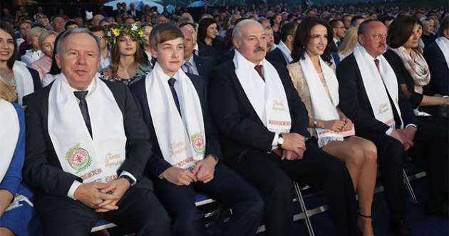 Лукашенко засветился с новой девушкой