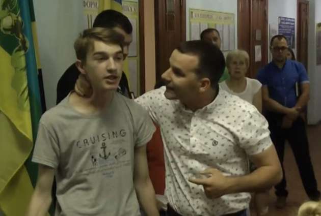 "Издевался": депутат из-под Киева объяснил самосуд над школьником