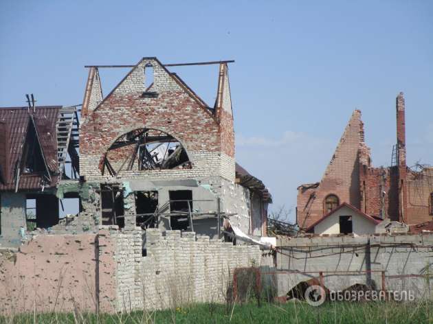 Опубликованы фото руин элитного поселка под Донецком