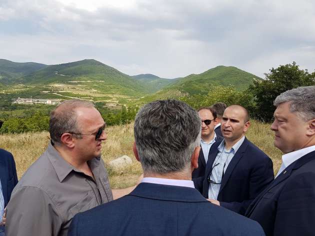 Порошенко посетил линию оккупации Южной Осетии