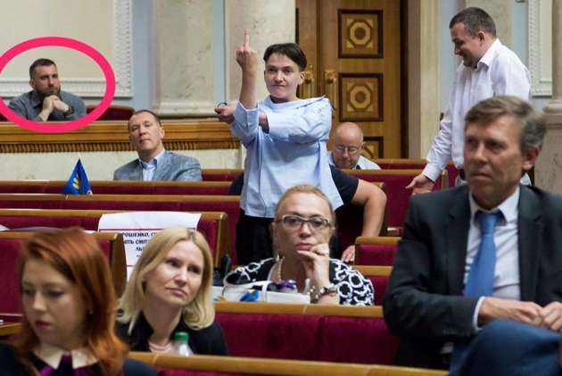 Савченко повторно прокомментировала свой скандальный жест в Раде