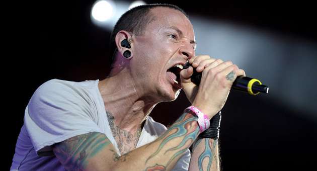 СМИ назвали причину суицида лидера Linkin Park