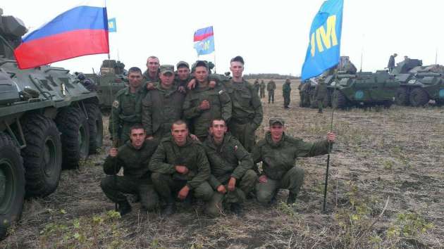 Учить и практиковаться: на Донбасс прибыли новые группы кадровых военных РФ