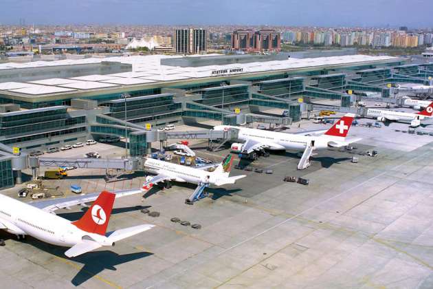 Два пассажирских самолета столкнулись в аэропорту Стамбула