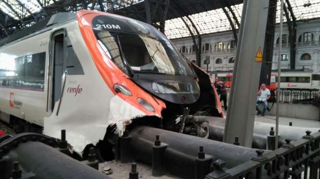 В Испании поезд врезался в перрон, десятки пострадавших