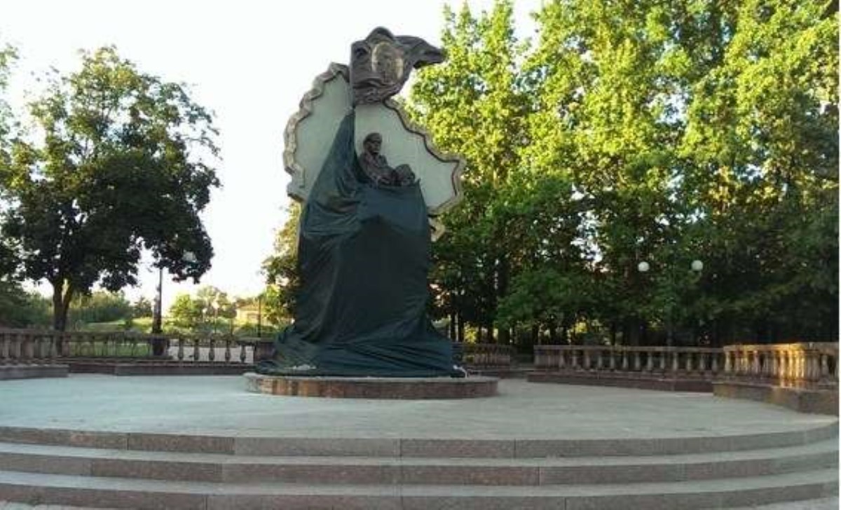 Луганск памятник ЛНР