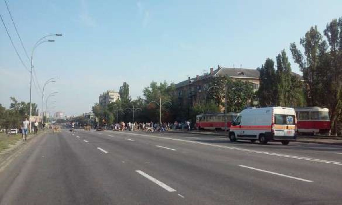 В Киеве протестующие заблокировали Харьковское шоссе