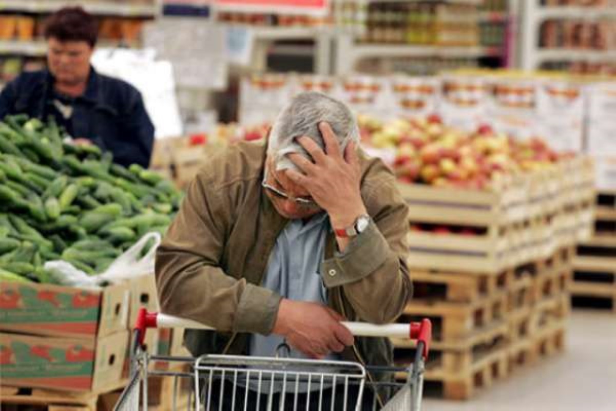 Вся зарплата на еду. Почему ускорился рост цен в Украине
