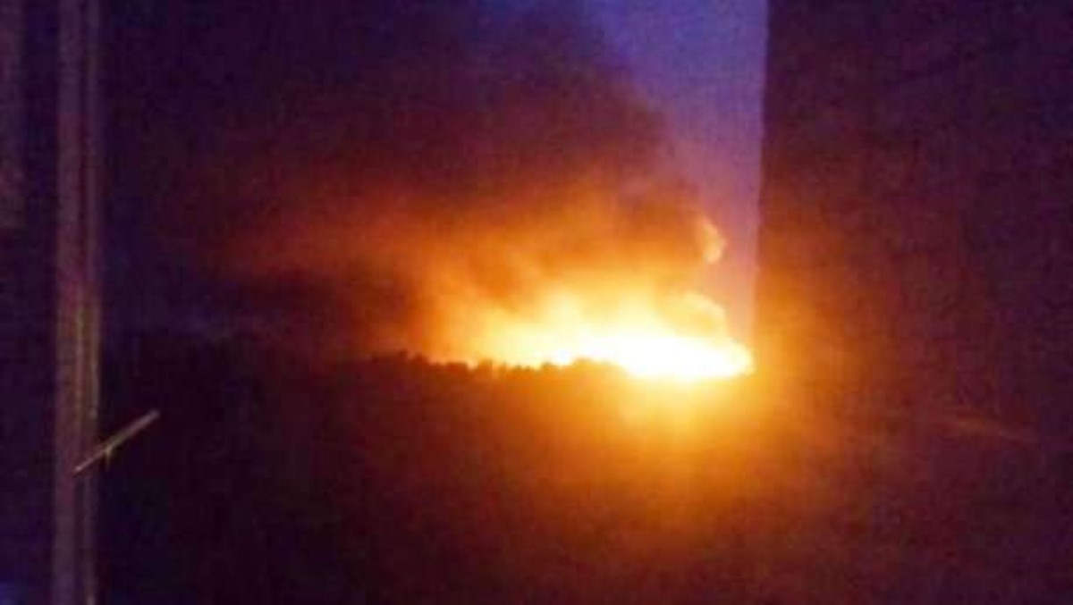 В Харькове горит здание суда: территорию окружила Нацгвардия