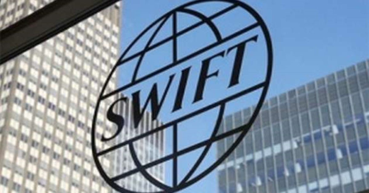 Два российских банка отключают от SWIFT