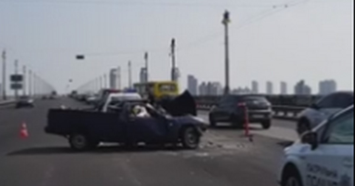 ДТП на мосту Патона: «Москвич» был начинен оружием и гранатами