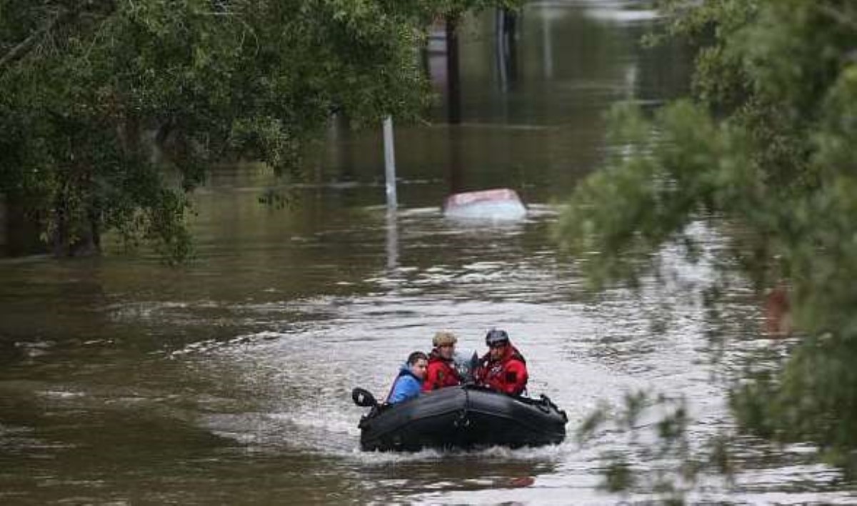 США накрыло катастрофическое наводнение: есть жертвы