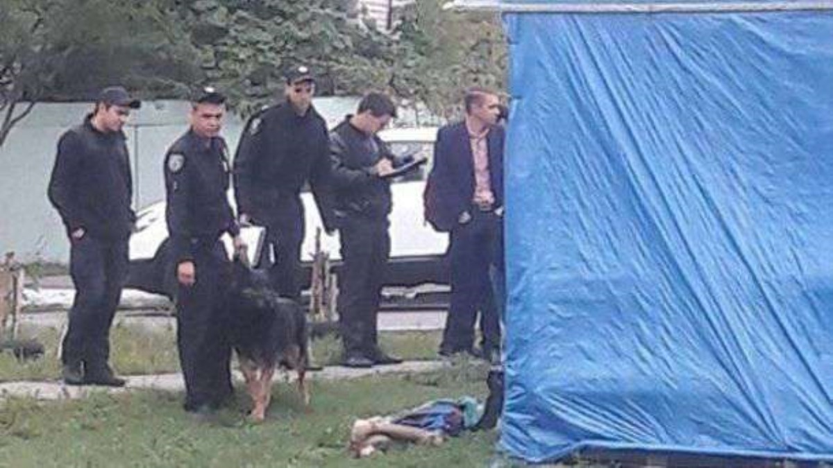 В Киеве у торговой палатки найден мертвым мужчина