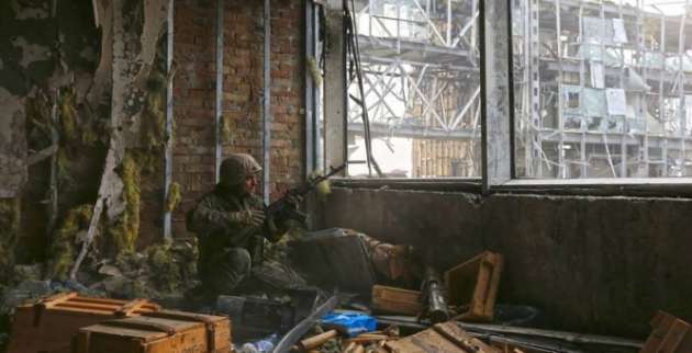 Появились уникальные фото боя в Донецком аэропорту