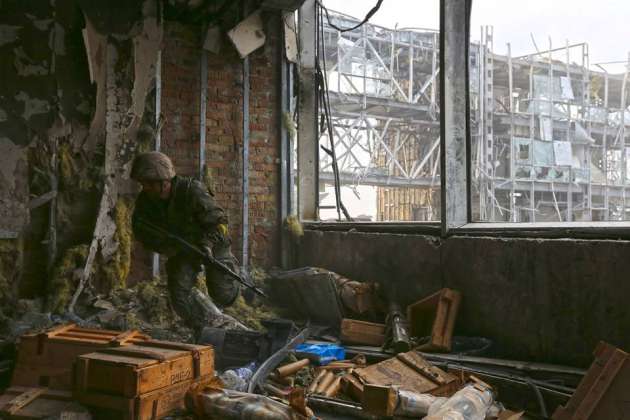 Появились уникальные фото боя в Донецком аэропорту