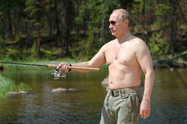 В России посмеялись из-за 2-часовой погони Путина за щукой