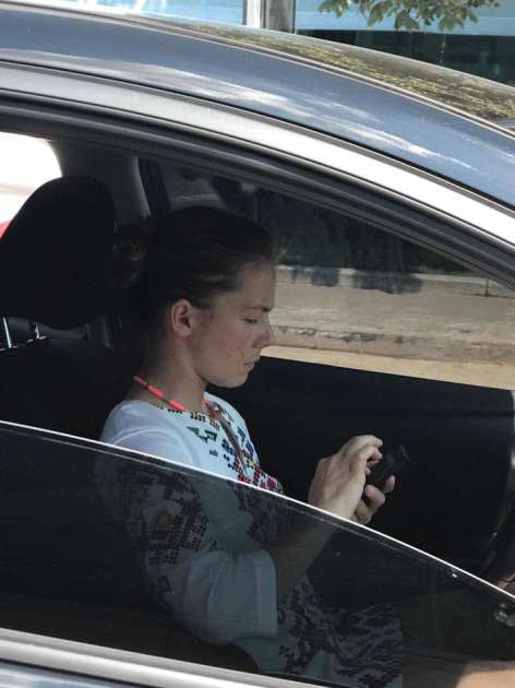 "Главное, что в вышиванке": сестра Савченко засветилась за рулем новенького авто