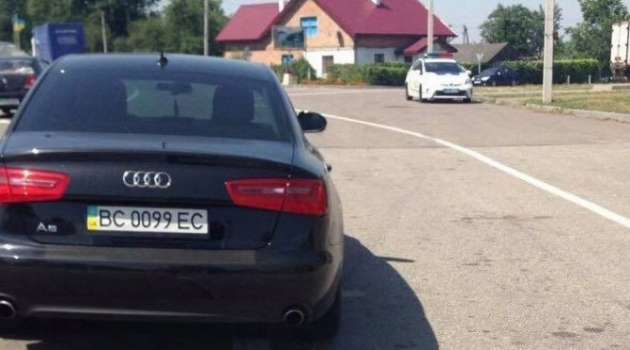 На Львовщине патрульные поймали пьяного нардепа на Audi