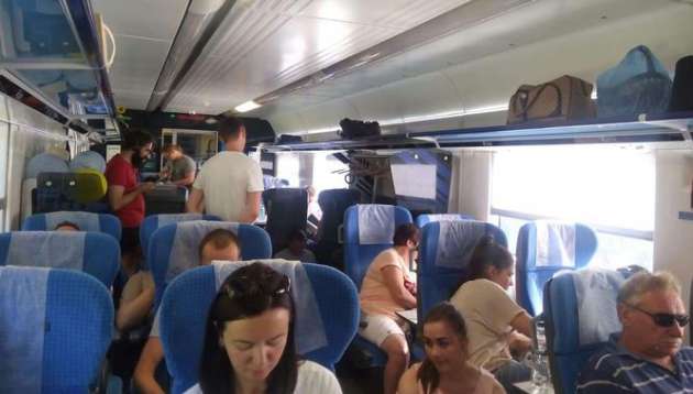 Просто хаос: новый конфуз с поездом "Укрзалізниці" привел пассажиров в шок