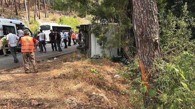 Одиннадцать российских туристов пострадали в аварии автобуса в Анталье