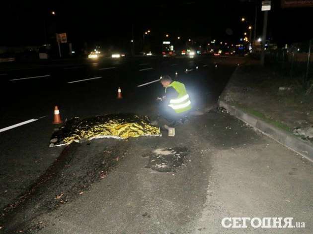 В Киеве грузовик раздавил пешехода, водитель скрылся